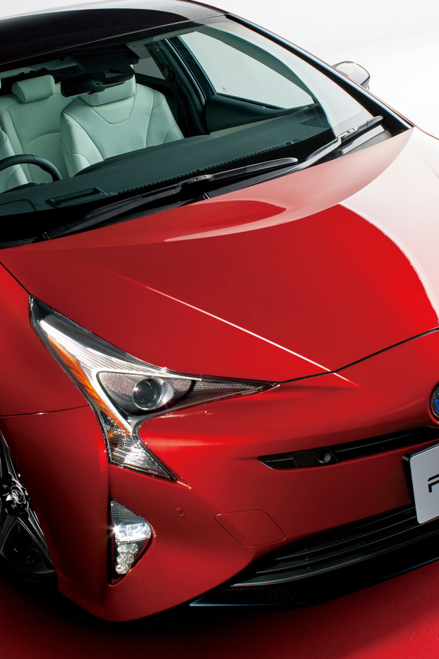 Красный автомобиль Toyota Prius Touring Select 20th Anniversary Limited, 2018