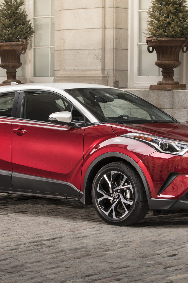Красный стильный кроссовер Toyota C-HR