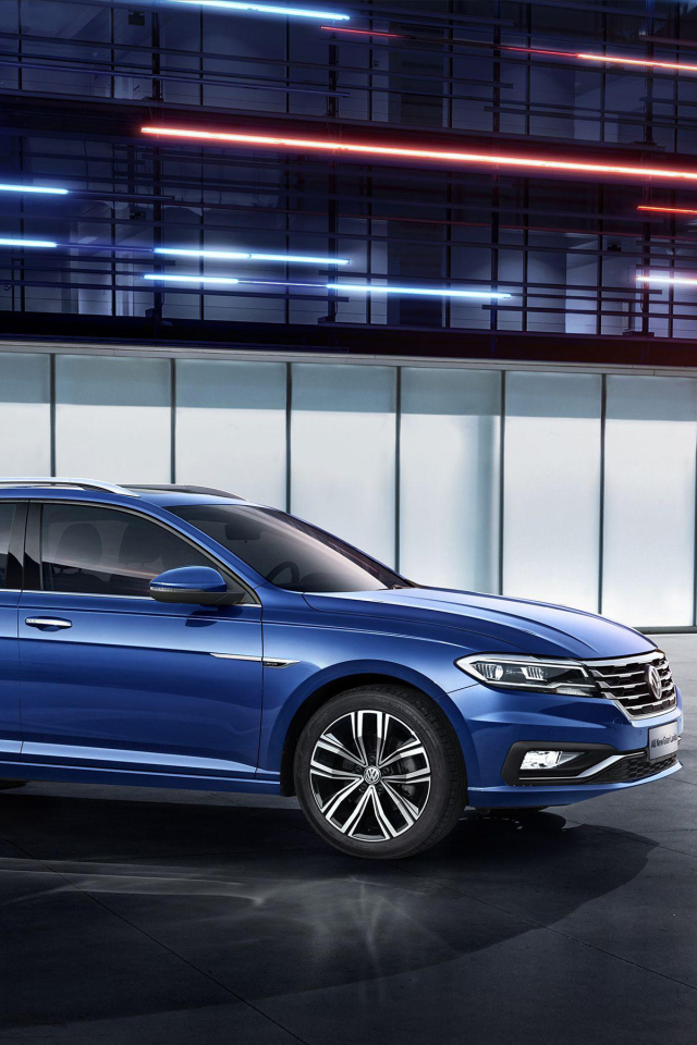 Синий автомобиль Volkswagen Gran Lavida, 2018