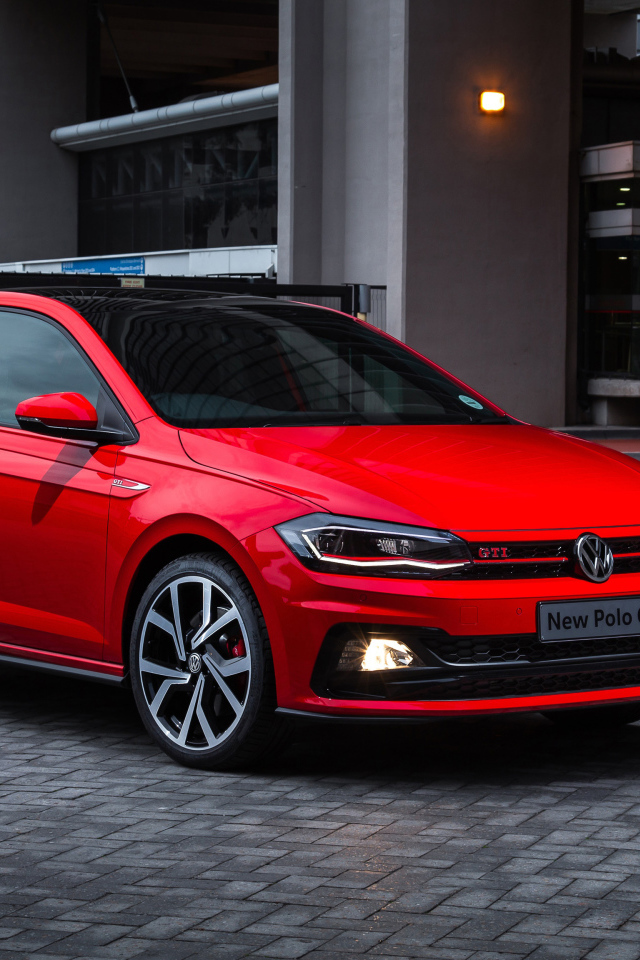Красный Volkswagen Polo GTI 2018