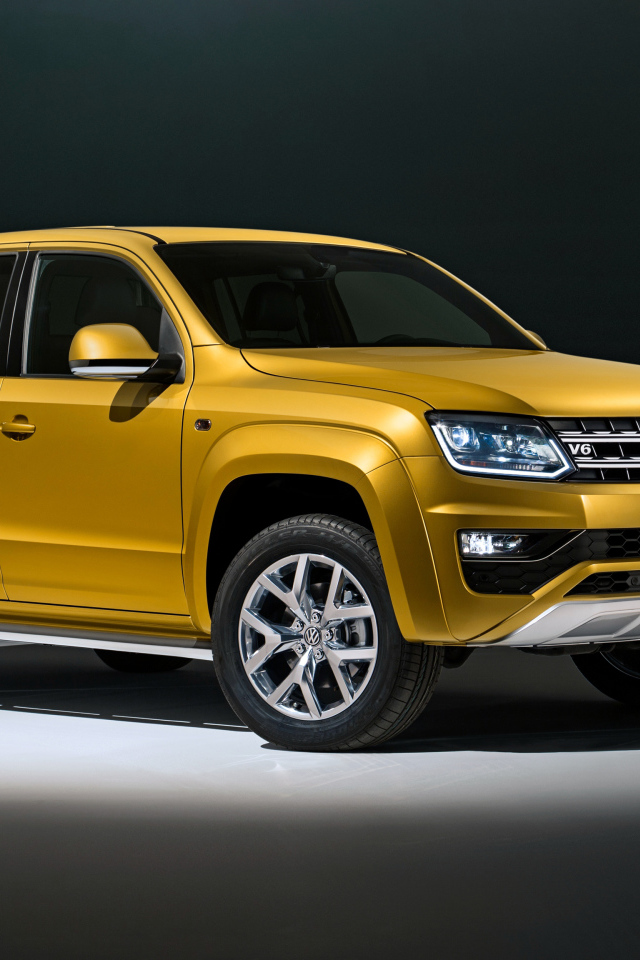 Стильный пикап Volkswagen Amarok Aventura Exclusive, 2018 на сером фоне