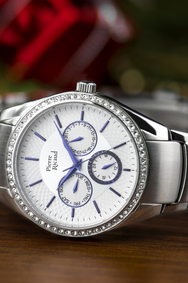 Красивые наручные часы Pierre Ricaud