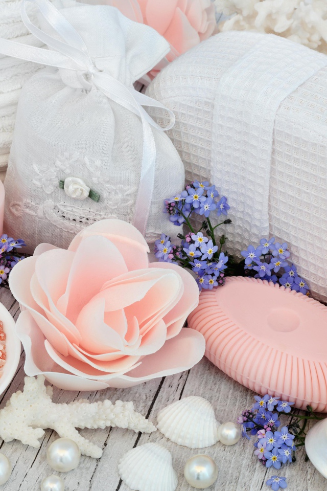 Ароматная соль, мыло, свечи и предметы декора для СПА 