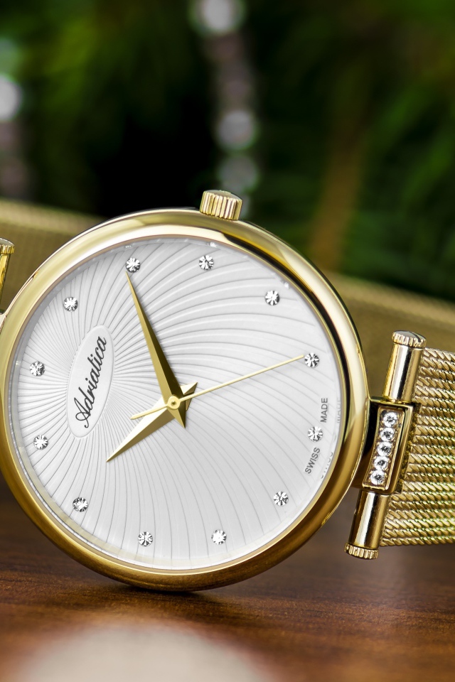 Дорогие женские швейцарские часы Adriatica