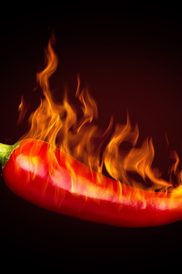 Красный перец с пламенем на черном фоне