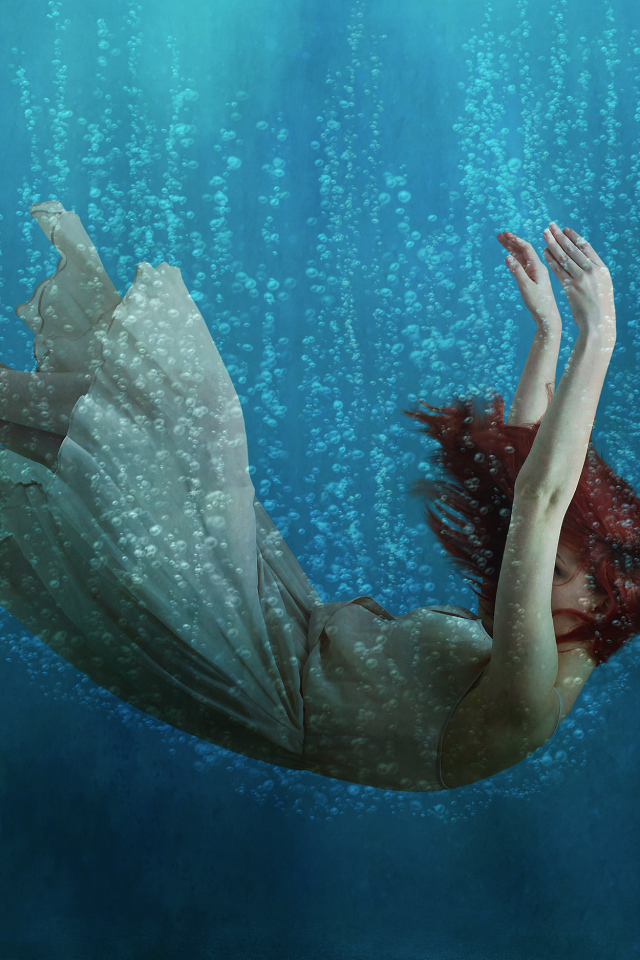 Рыжеволосая девушка под водой, фэнтези