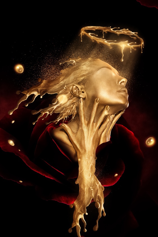 Лицо девушки из золота в красной розе, фэнтези