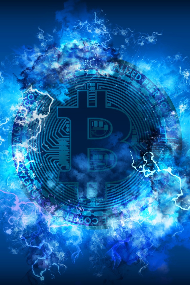 Монета биткоин с разрядами молнии на голубом фоне