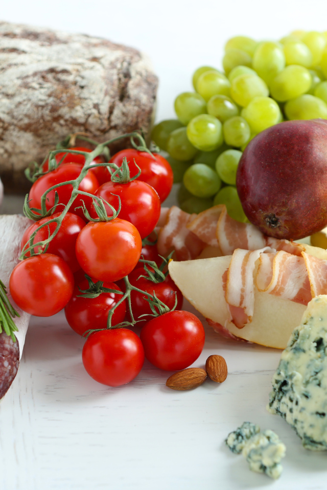 Аппетитные продукты на столе