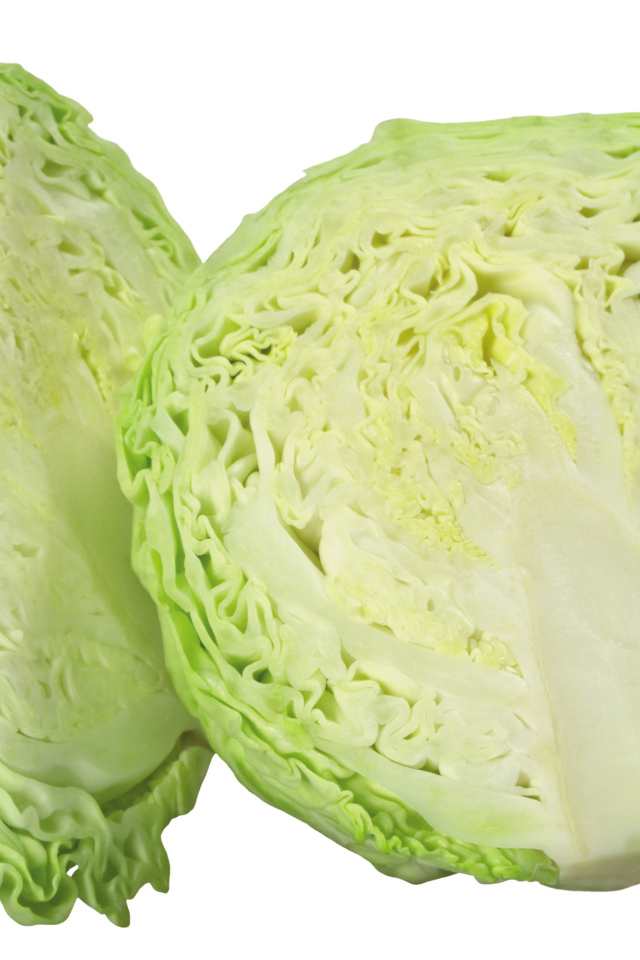 Головка капусты на белом фоне