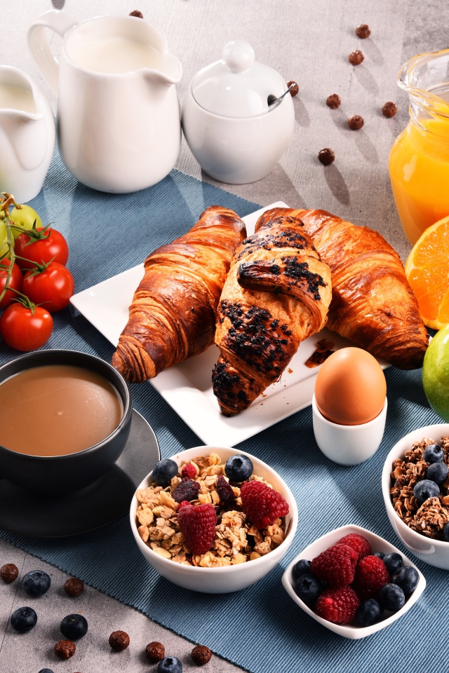 Здоровый вкусный завтрак на столе