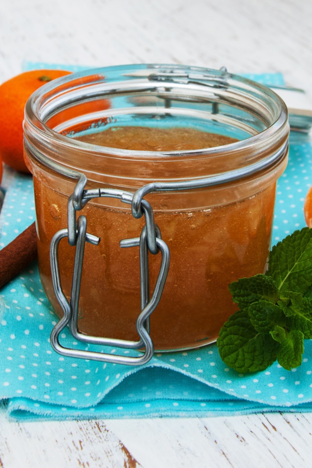 Апельсиновый джем с корицей на салфетке