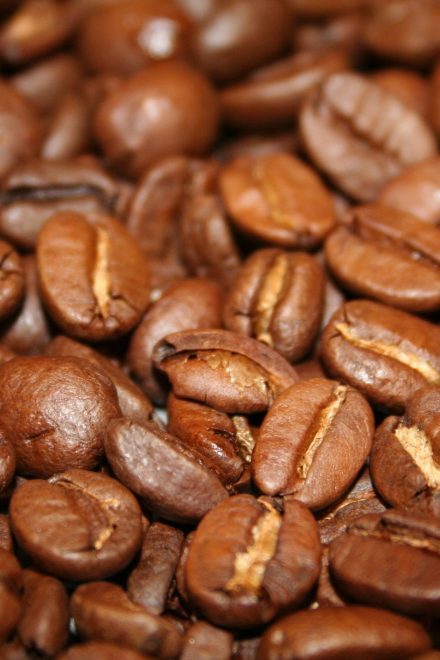 Жареные кофейные зерна крупным планом