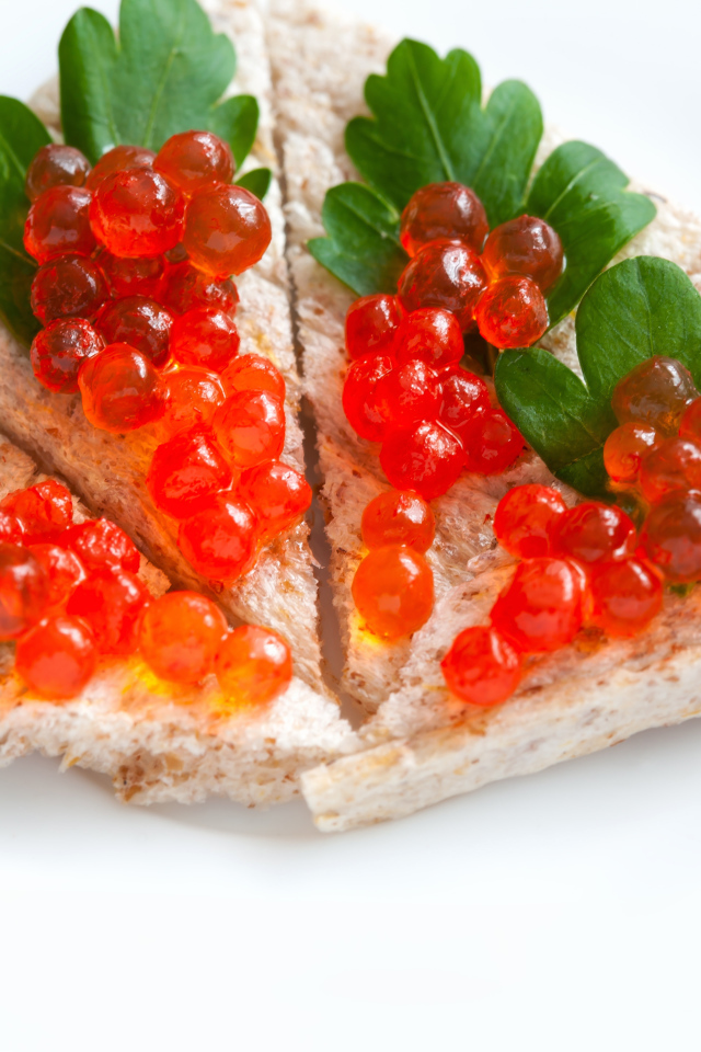 Бутерброды с красной икрой и листиками петрушки