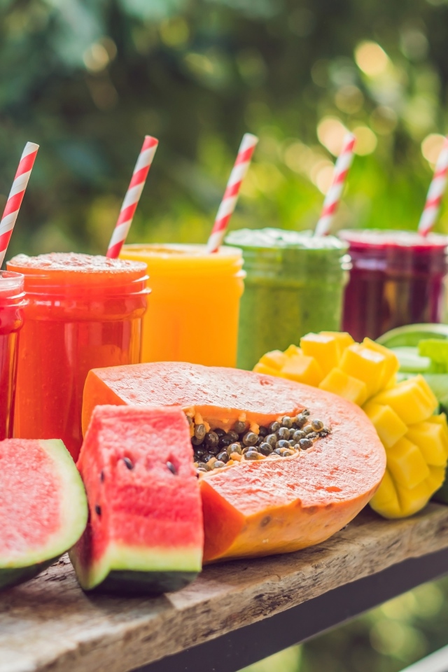 Свежие смузи с фруктами 