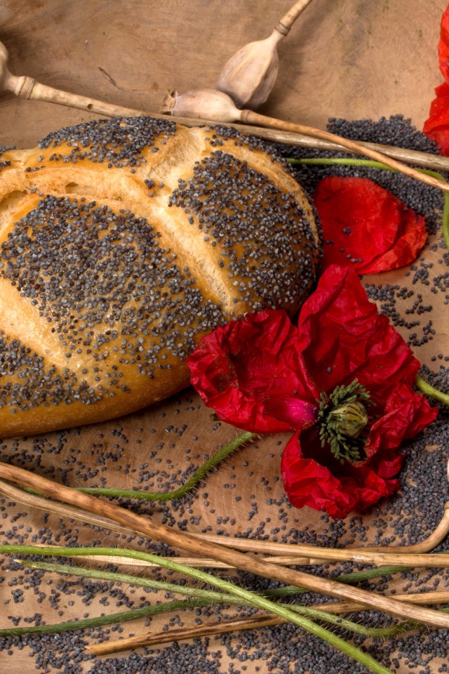 Свежий хлеб с маком 