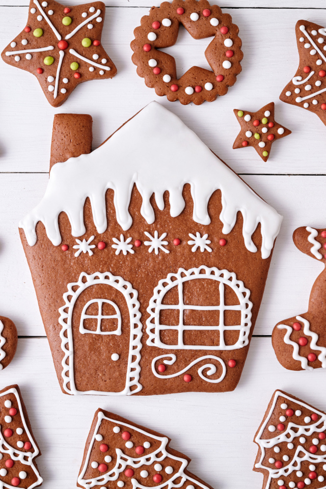 Аппетитное фигурное имбирное печенье с глазурью 