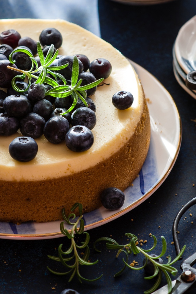 Аппетитный пирог с ягодами черники