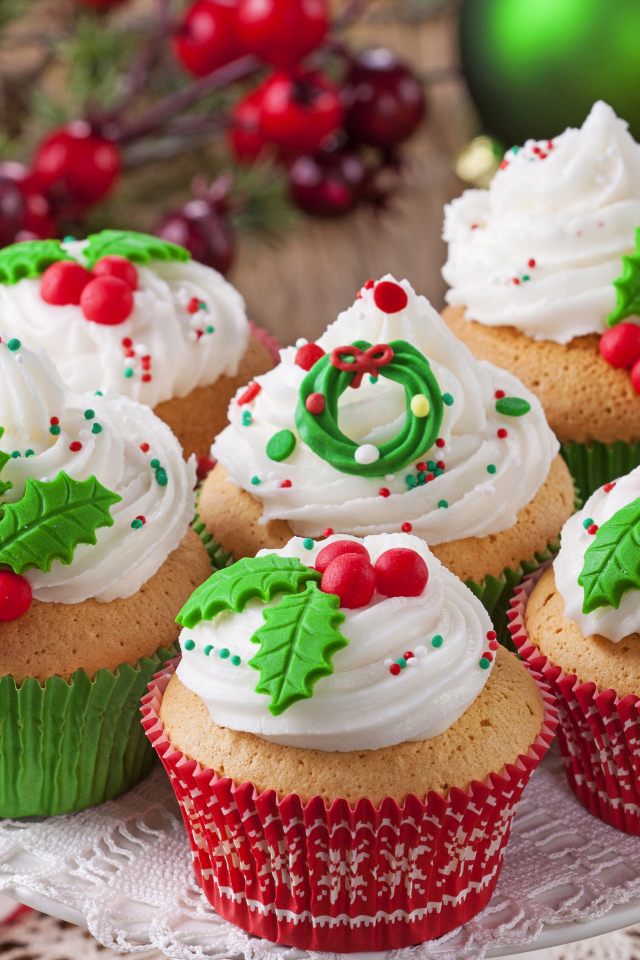 Красивые рождественские кексы с кремом