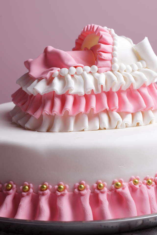 Красивый торт на рождение девочки 