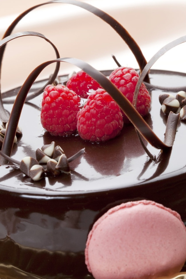 Торт в шоколаде с малиной 