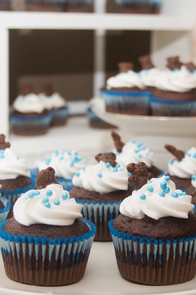 Шоколадные маффины с кремом