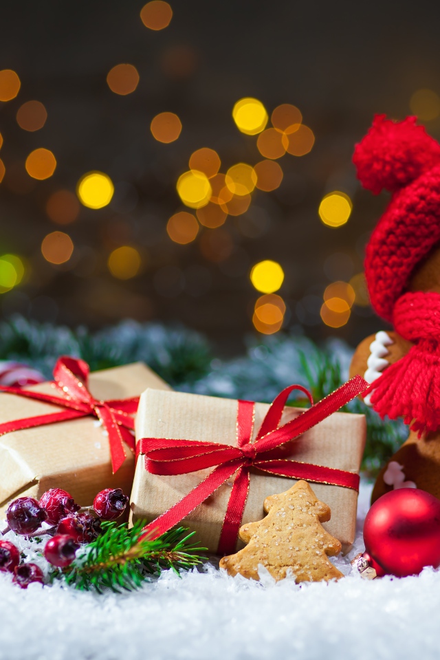 Новогоднее печенье с подарками и украшениями