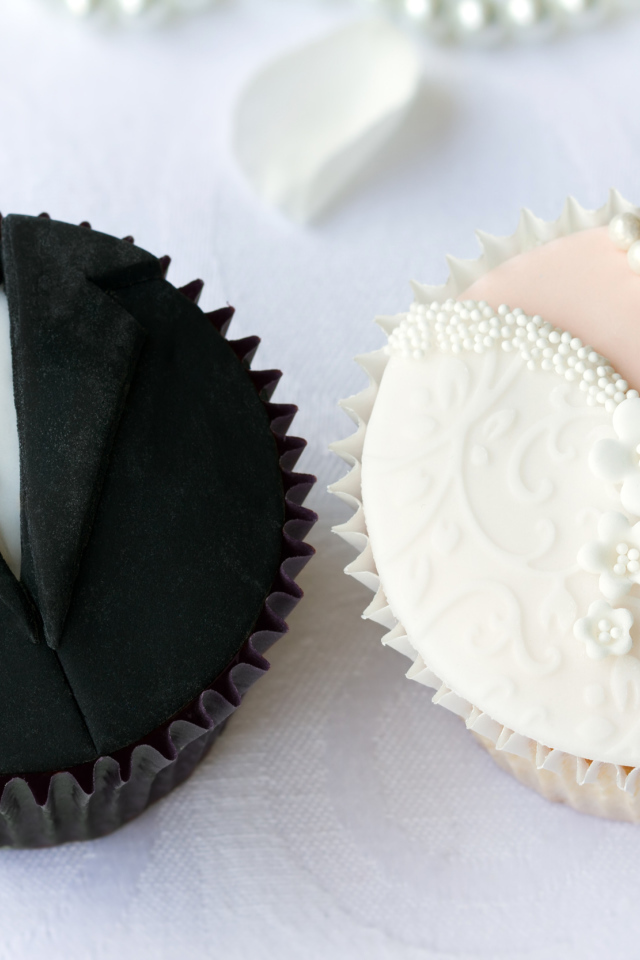 Праздничные кексы для жениха и невесты