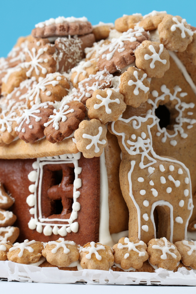 Праздничный домик из имбирного печенья