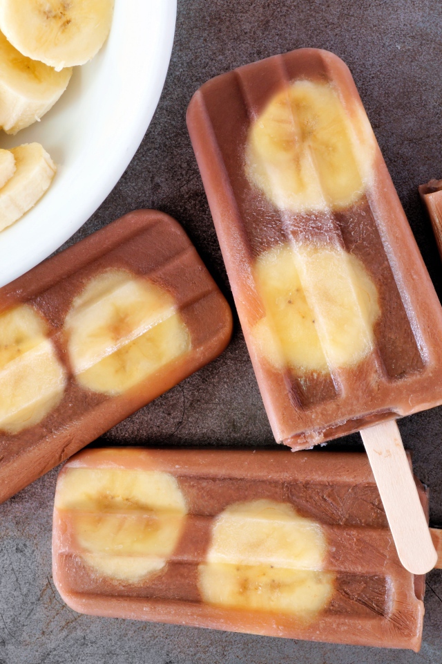 Мороженое с кусочками банана