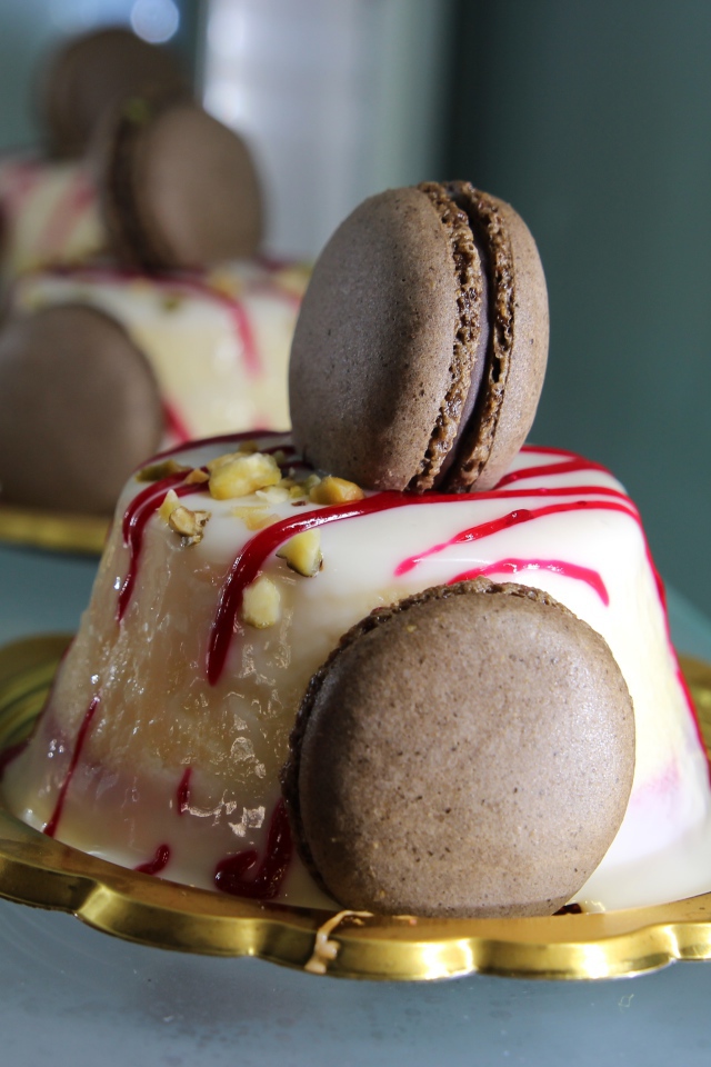 Десерт желе с печеньем макарун 