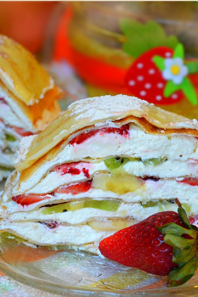 Блинный торт с творогом и фруктами 