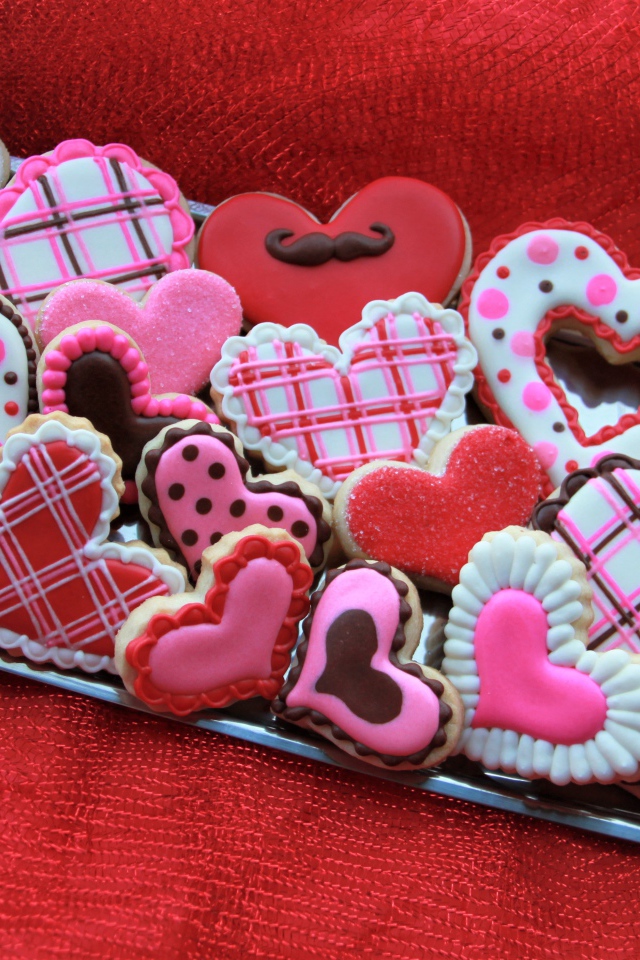 Сладкое аппетитное печенье в форме сердечек