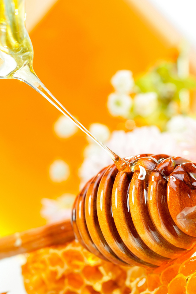 Деревянная ложка для меда с сотами 