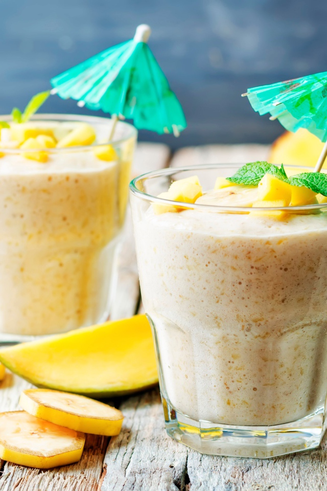 Молочный коктейль с авокадо и бананами