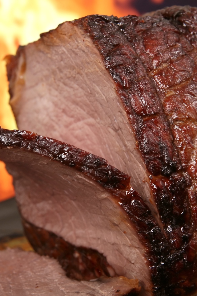 Аппетитный сочный запеченный кусок мяса