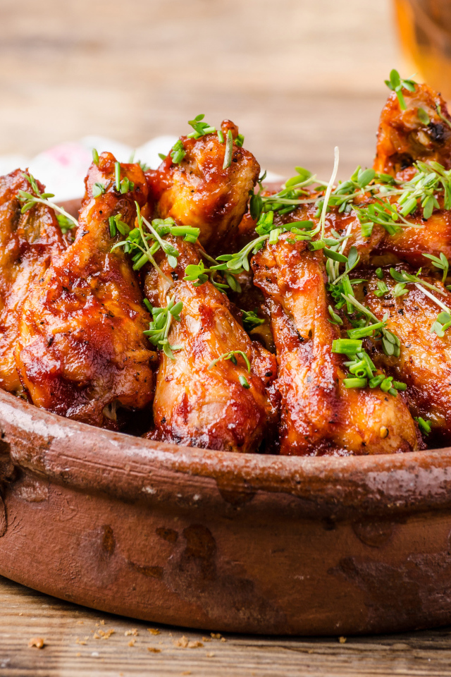 Запеченные куриные крылышки с зеленью