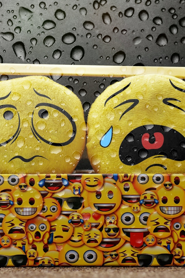 Желтые грустные смайлики в шкатулке 