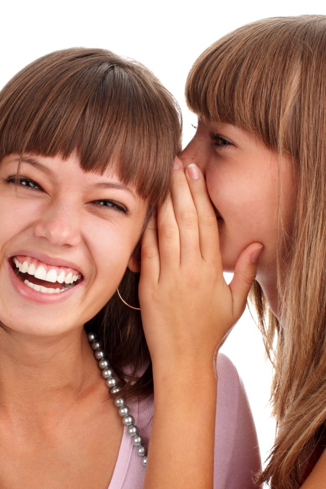 Две веселые подруги рассказывают секреты