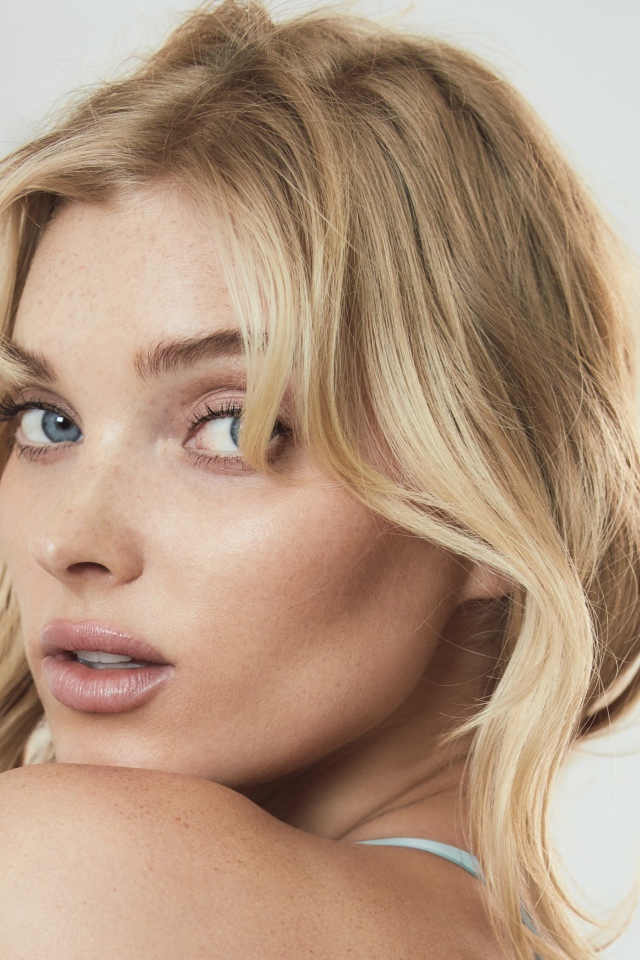 Красивая голубоглазая блондинка модель  Эльза Хоск