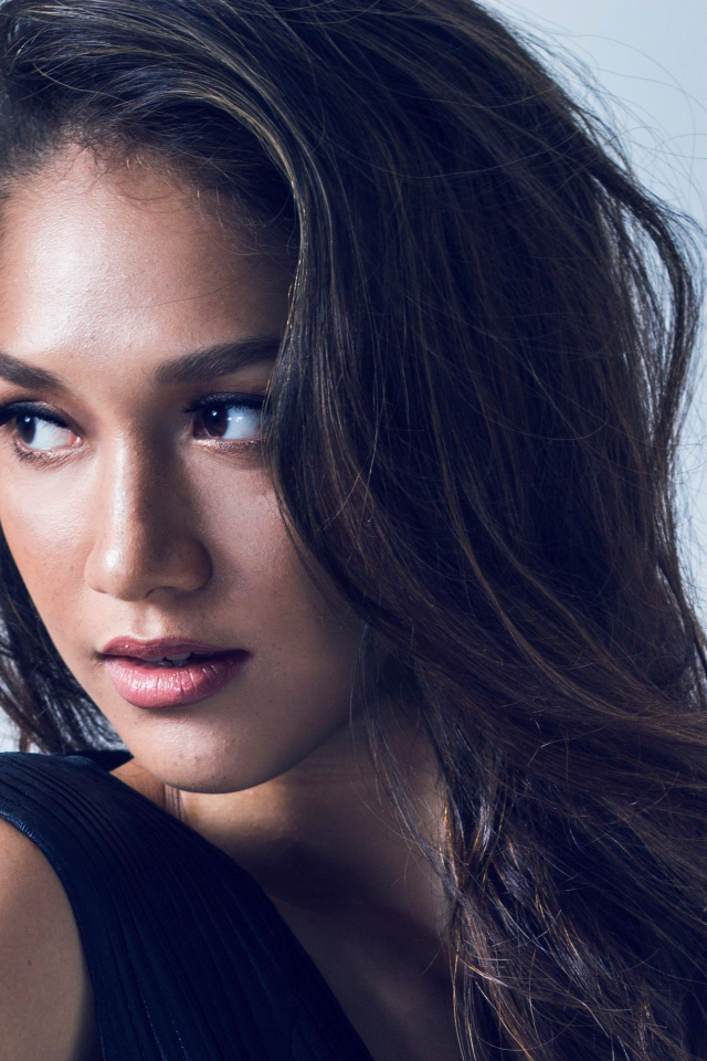 Красивая девушка филиппинская модель Моника Санта-Мария