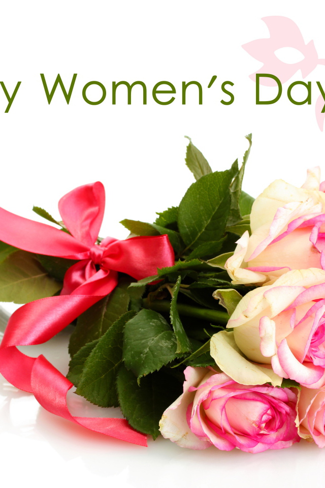 Букет роз в розовым бантиком на Международный женский день 8 марта