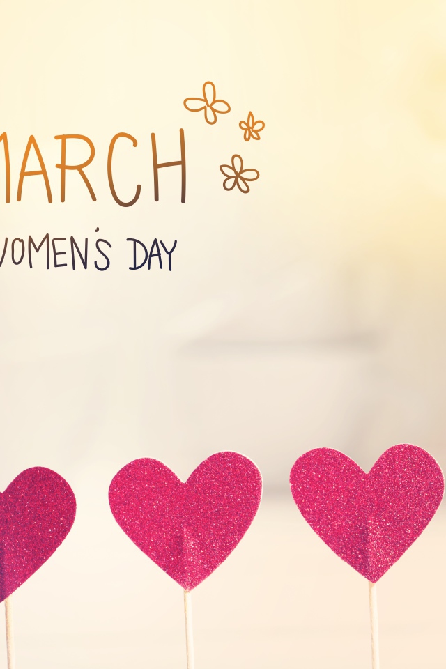 Красные сердечки и надпись С Международным женским днем на английском