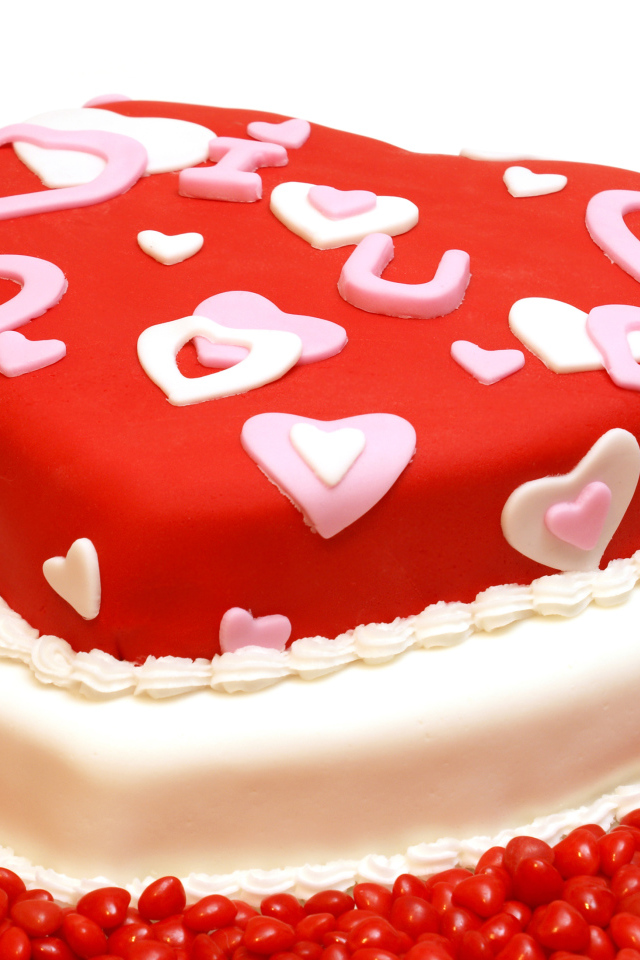 Большой красивый торт в форме сердца на День всех влюбленных 14 февраля