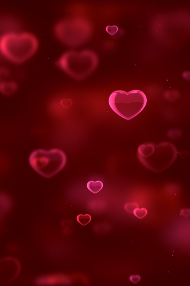 Воздушные сердечки на красном фоне