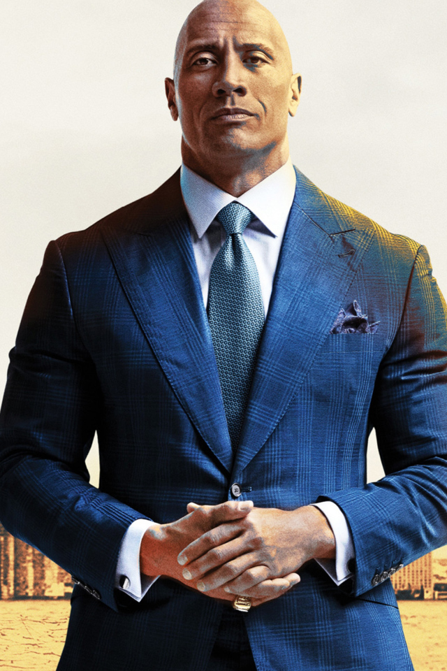 Американский актер Дуэйн Джонсон в костюме