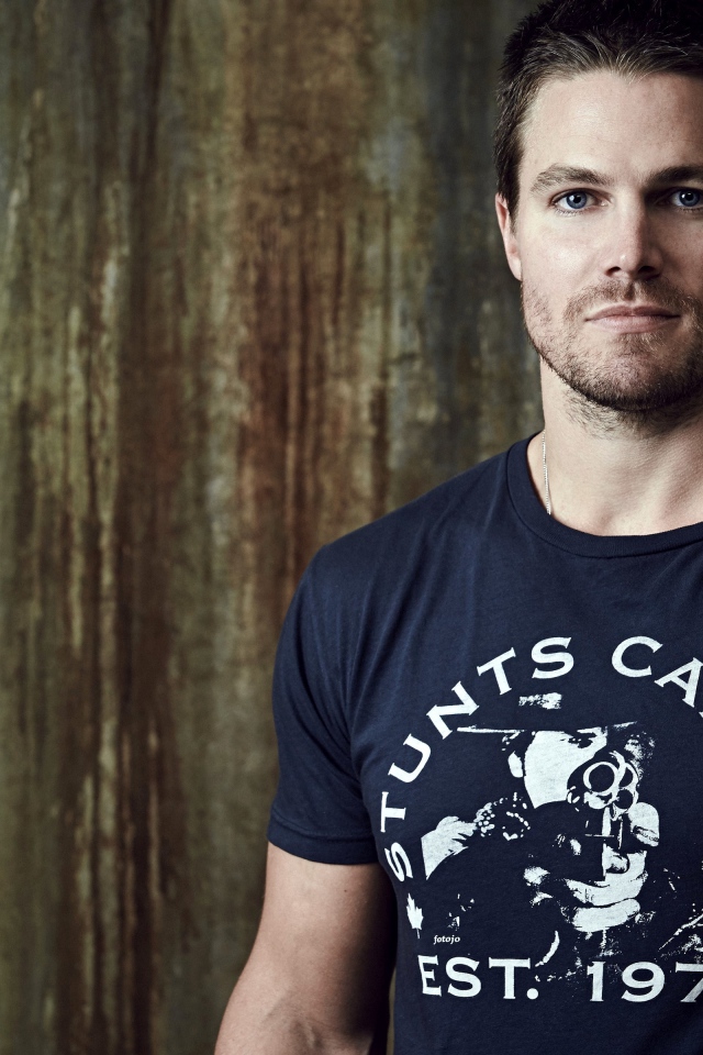 Голубоглазый мужчина актер Стивен Амелл