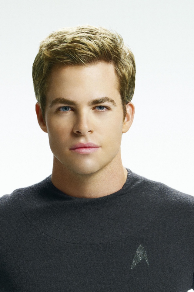 Красивый голубоглазый актер Крис Пайн