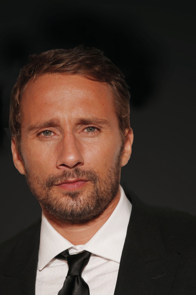 Красивый популярный актер Маттиас Шонартс