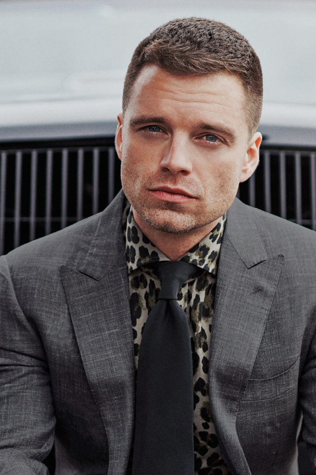 Стильный молодой актер Себастиан Стэн